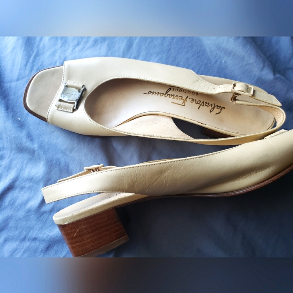 Ferragamo Leather Strap Low heels